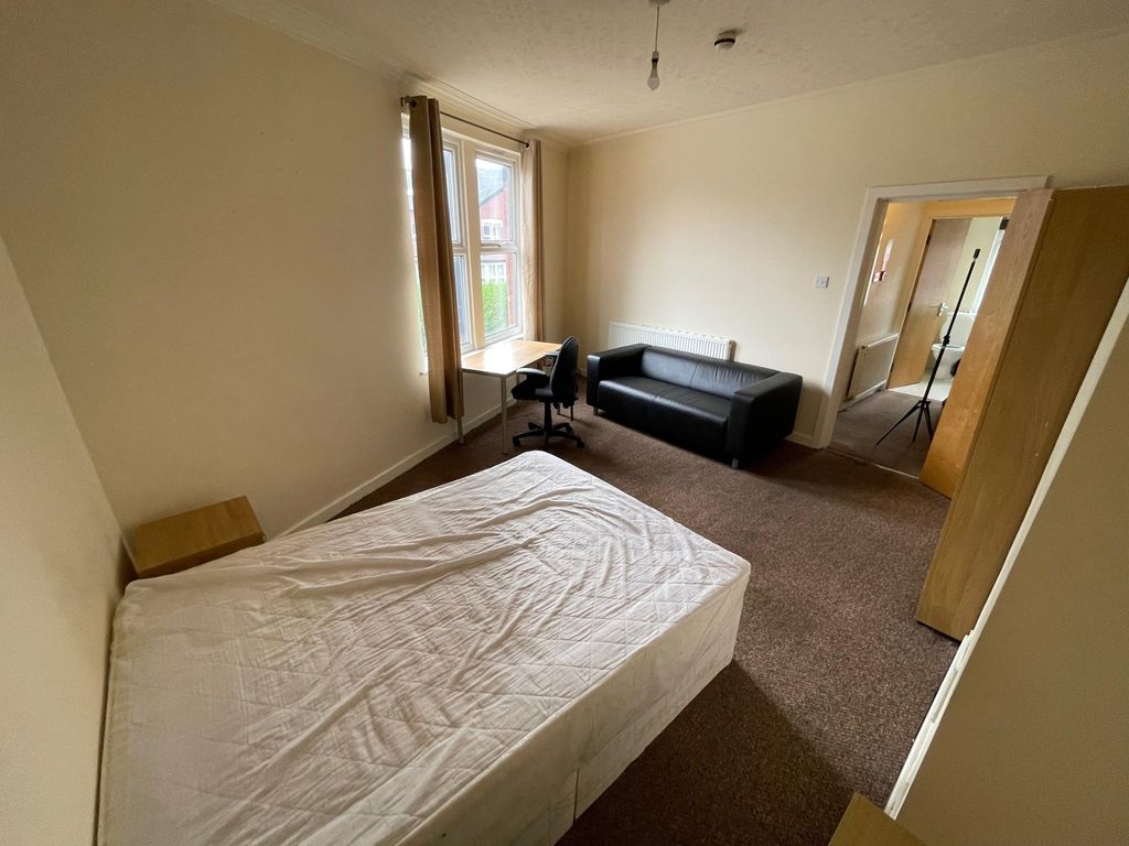 Property photo 3 of 8 Property Photo