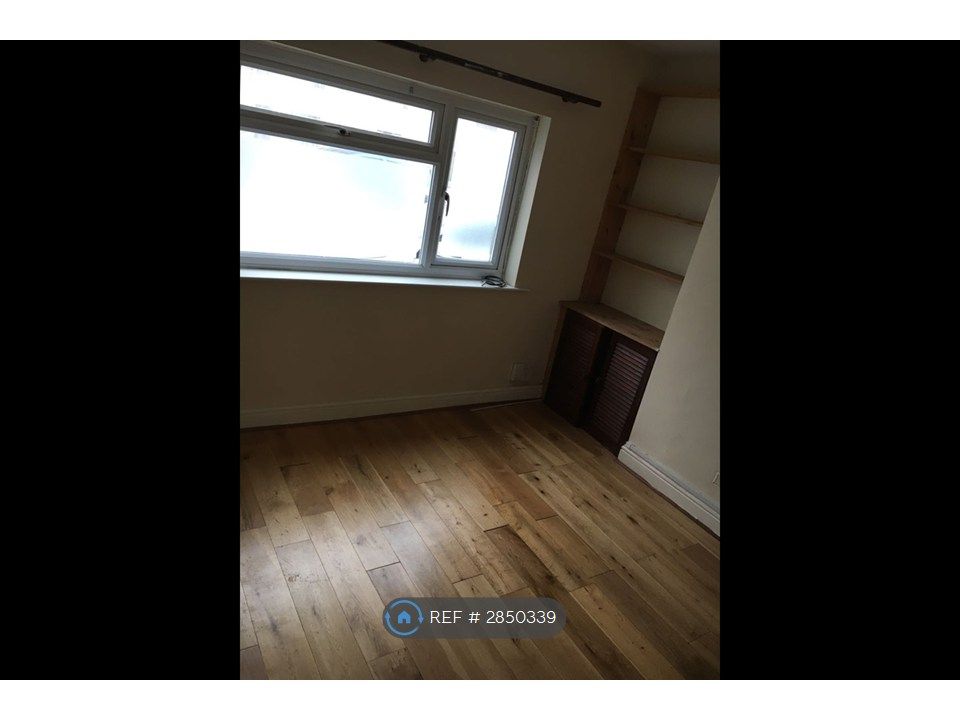 Property photo 2 of 6 Main Bedroom