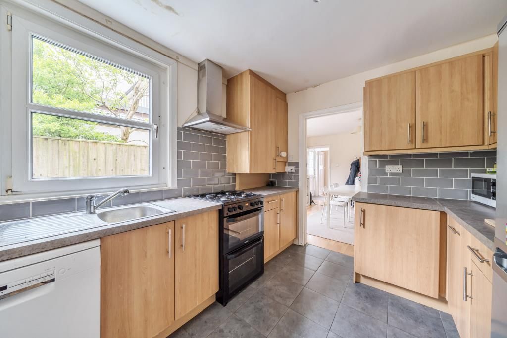 Property photo 2 of 11 Kitchen