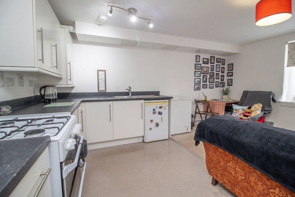 Property photo 3 of 14