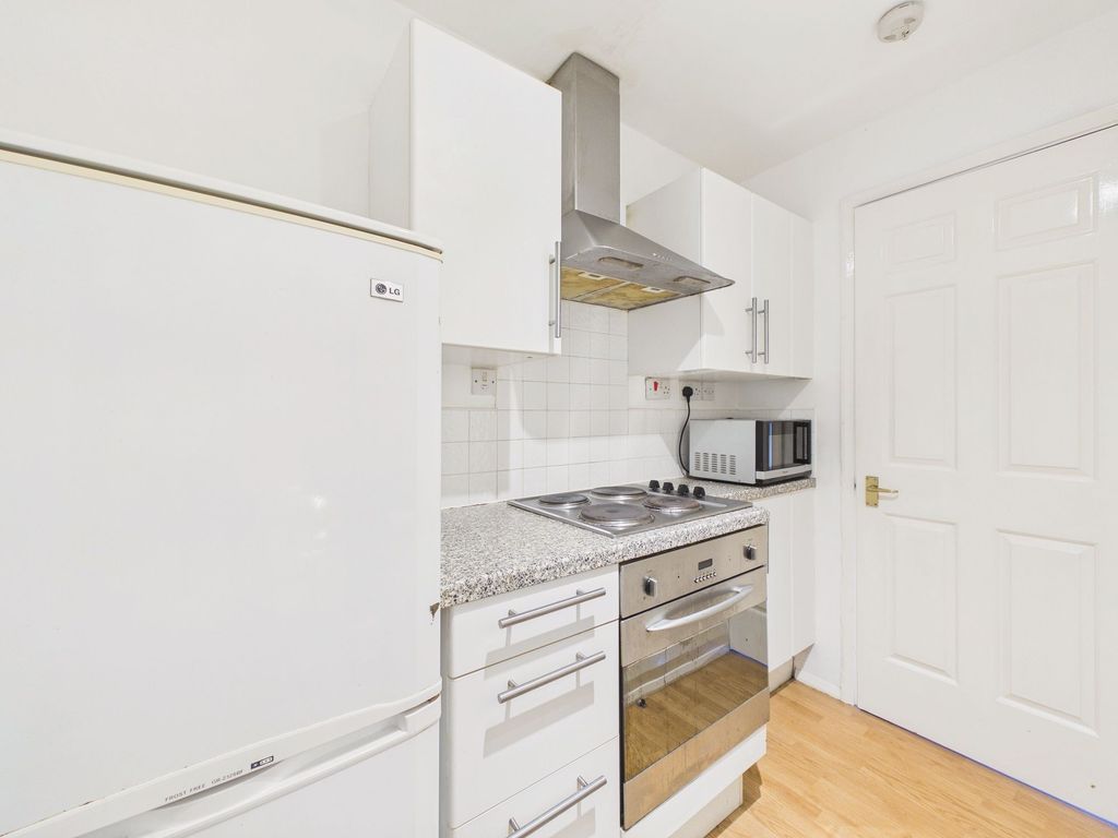 Property photo 3 of 14 Kitchen