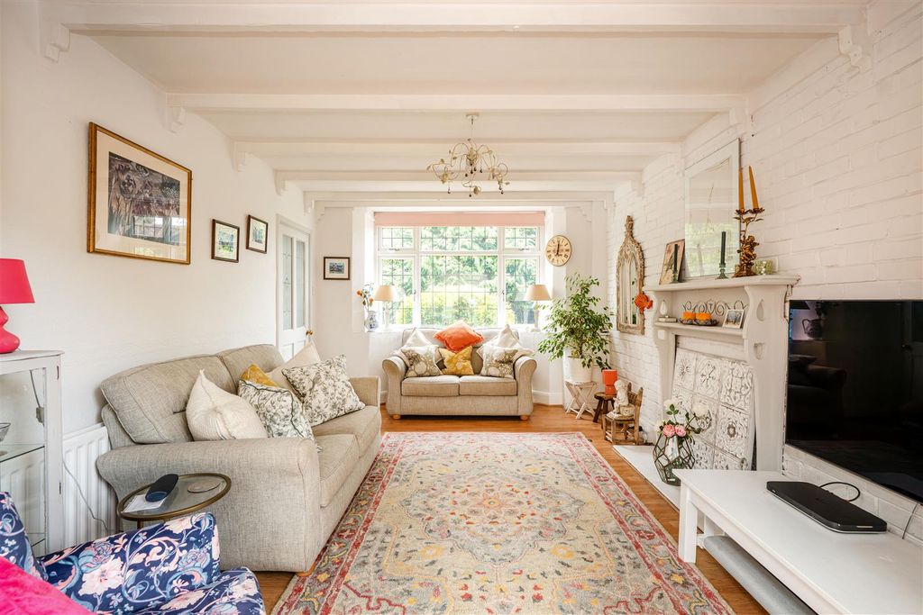 Property photo 2 of 18 Sitting Room