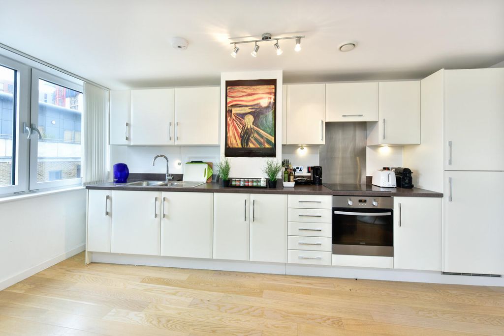 Property photo 2 of 9 Kitchen
