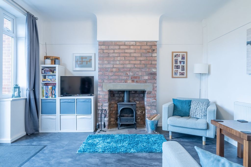 Property photo 2 of 20