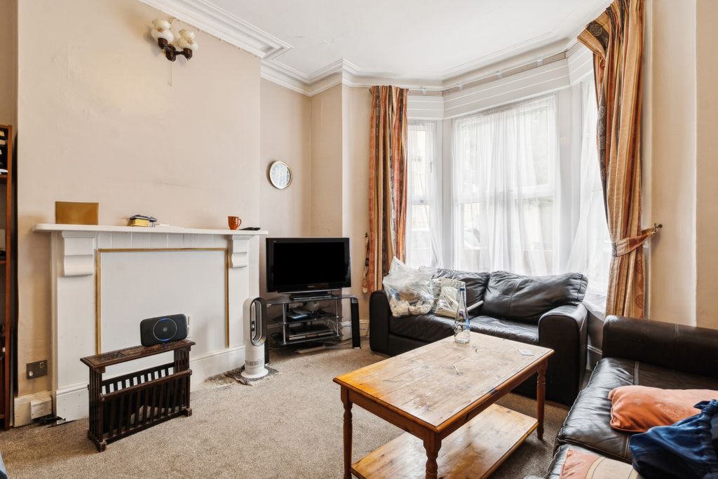 Property photo 3 of 13