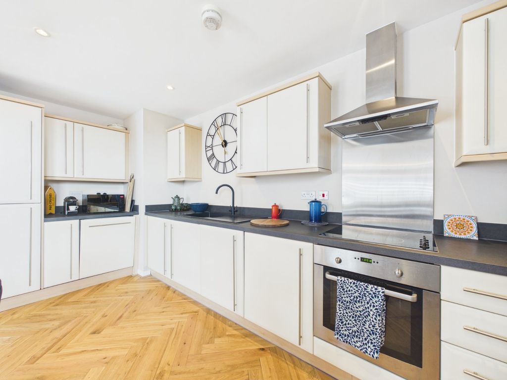 Property photo 3 of 10 Kitchen