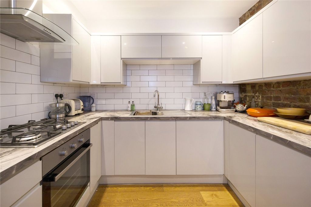 Property photo 2 of 9 Kitchen