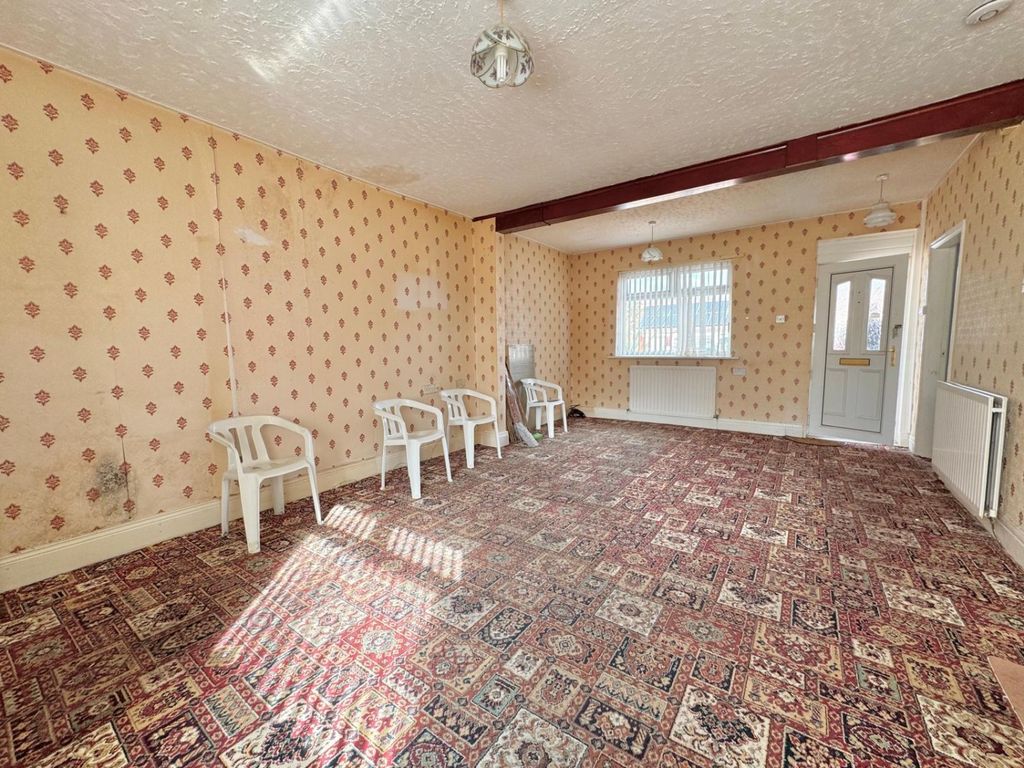 Property photo 3 of 12 cc7E3B1c-Cac7-484E-8Dd7-969F4Db7Fd90