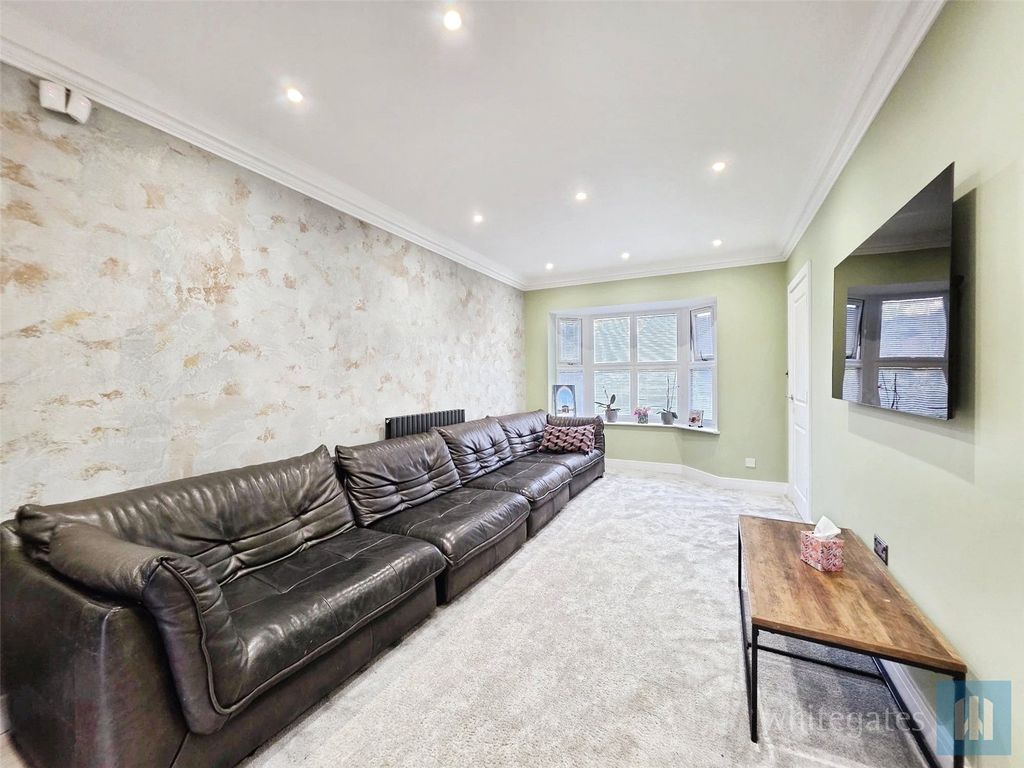 Property photo 2 of 37 Picture No. 11