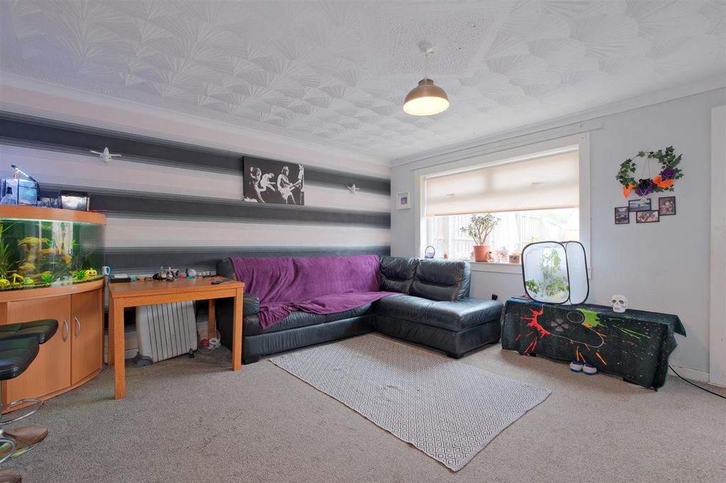 Property photo 2 of 15 Master Bedroom