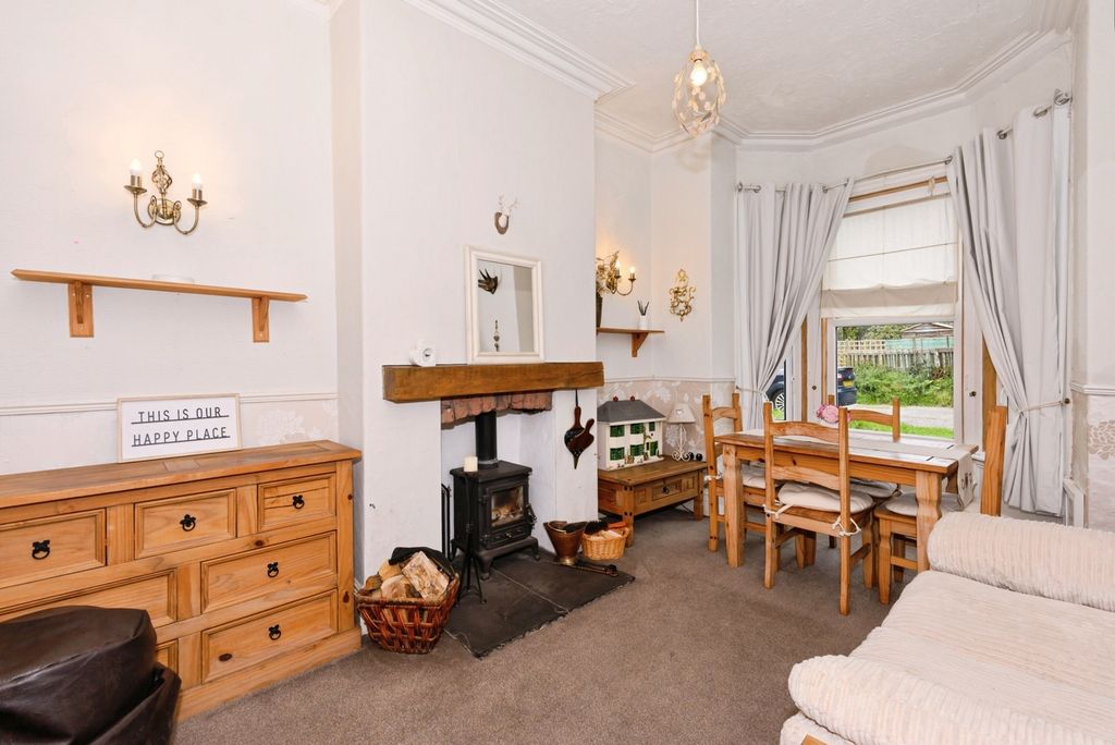 Property photo 2 of 10 Living Room