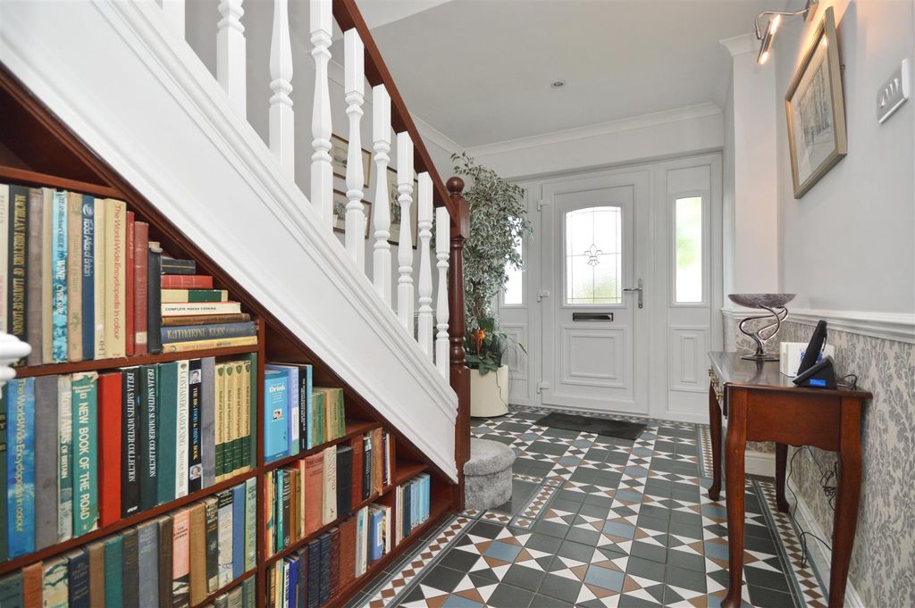 Property photo 2 of 15 Entrance Hall