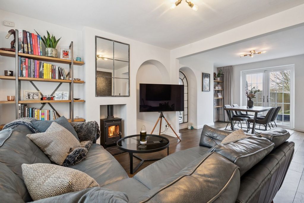 Property photo 2 of 16