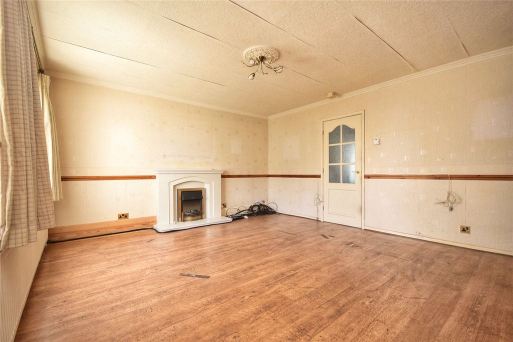 Property photo 2 of 18 Living Room