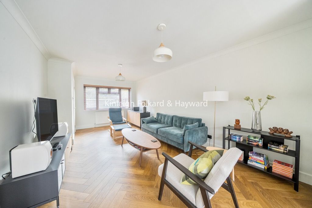 Property photo 2 of 18 Picture No. 12