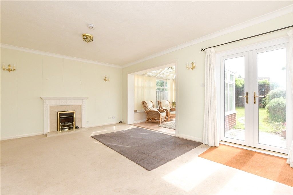 Property photo 2 of 24 Lounge