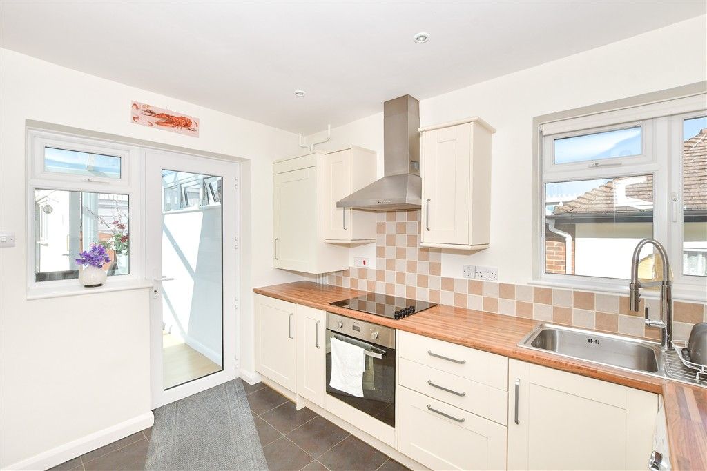 Property photo 3 of 12 Kitchen