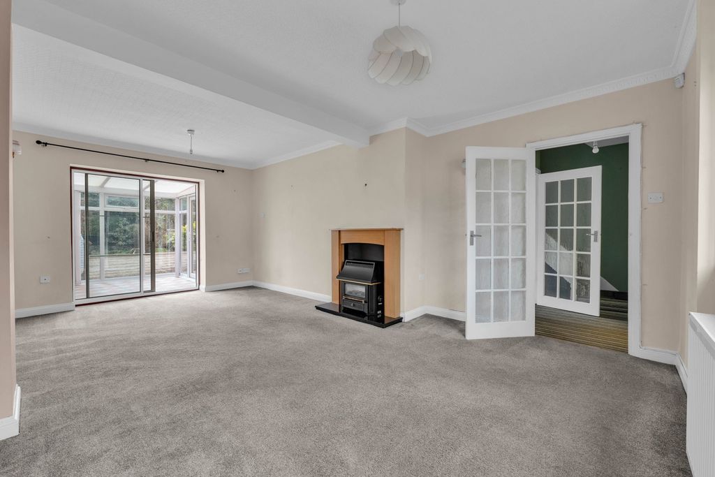 Property photo 3 of 27