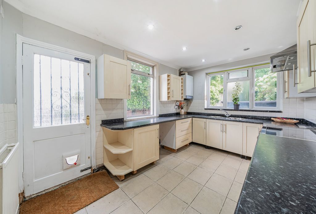 Property photo 3 of 21 Kitchen