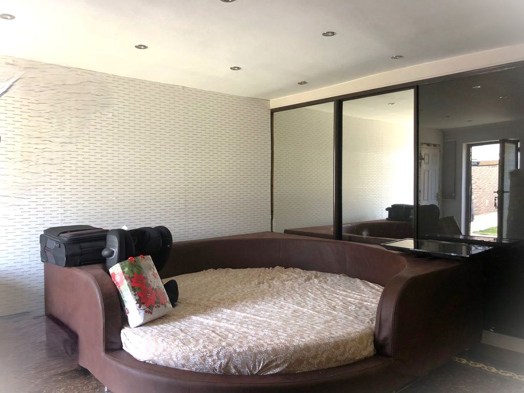Property photo 2 of 3