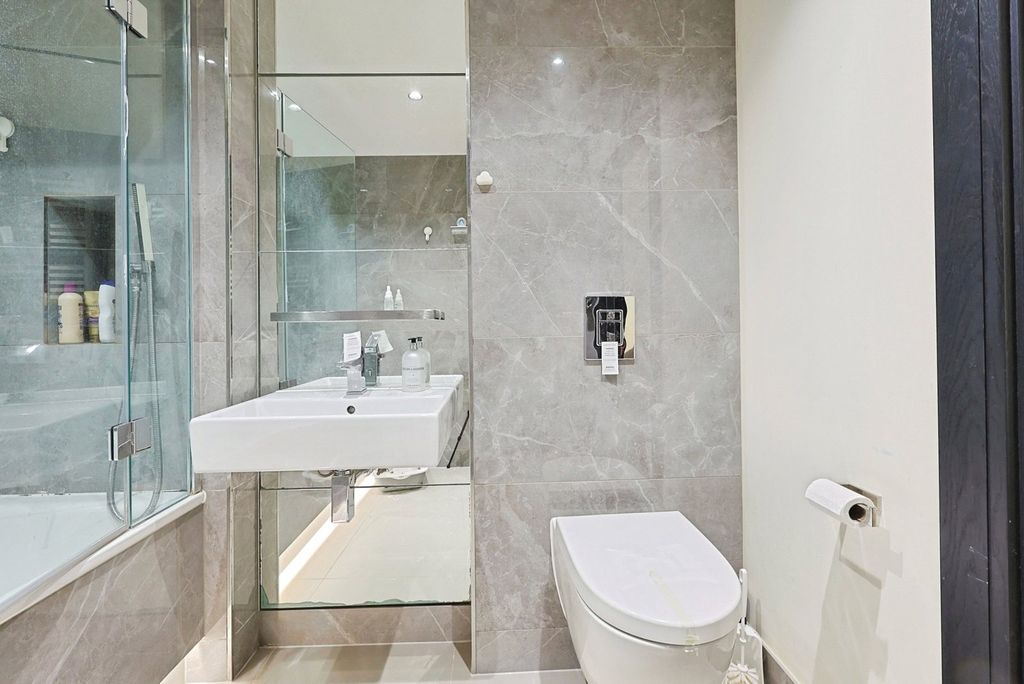 Property photo 3 of 8 Photo