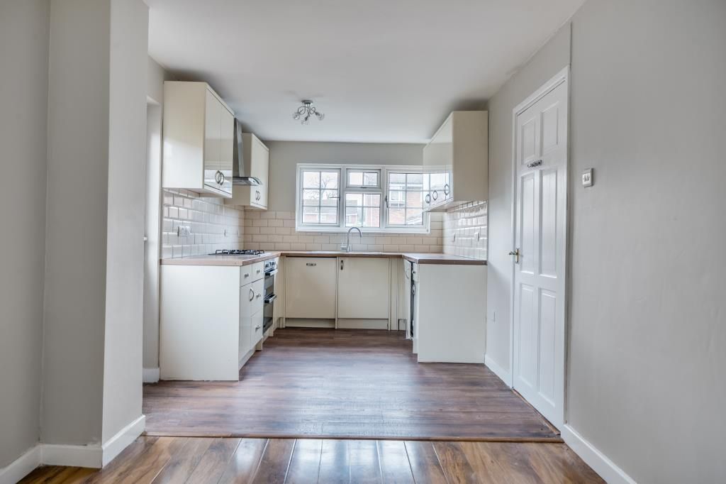 Property photo 3 of 20 Kitchen