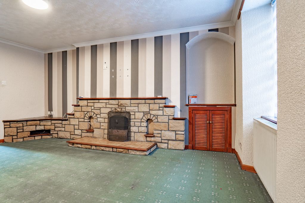 Property photo 3 of 28