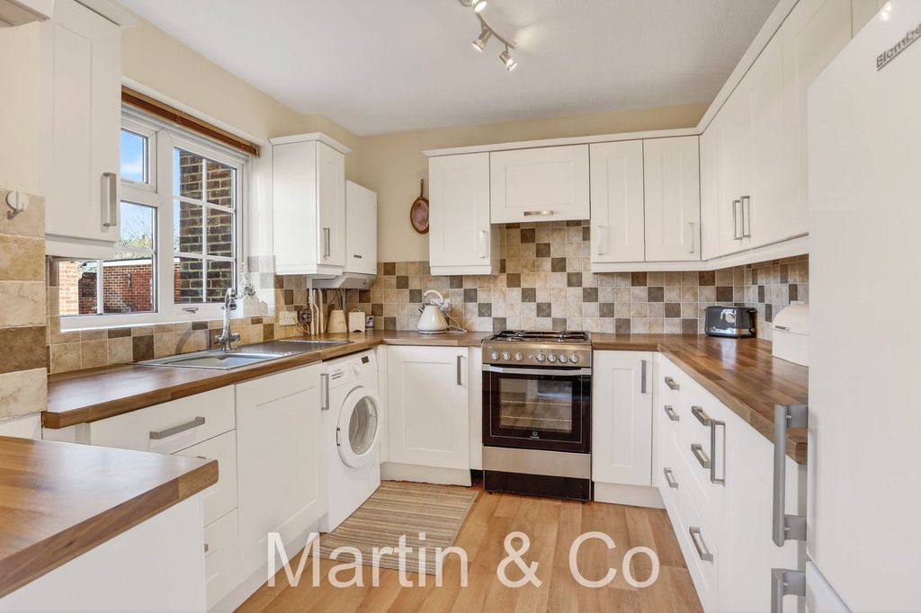 Property photo 2 of 14 1672594840 - 18 Nova Mews, Sm3 - 4