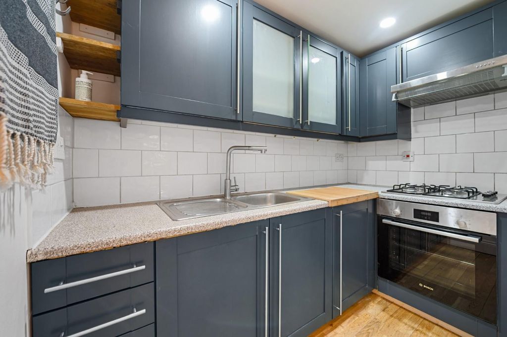 Property photo 3 of 7 Kitchen