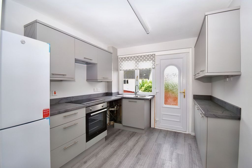 Property photo 3 of 7 Kitchen