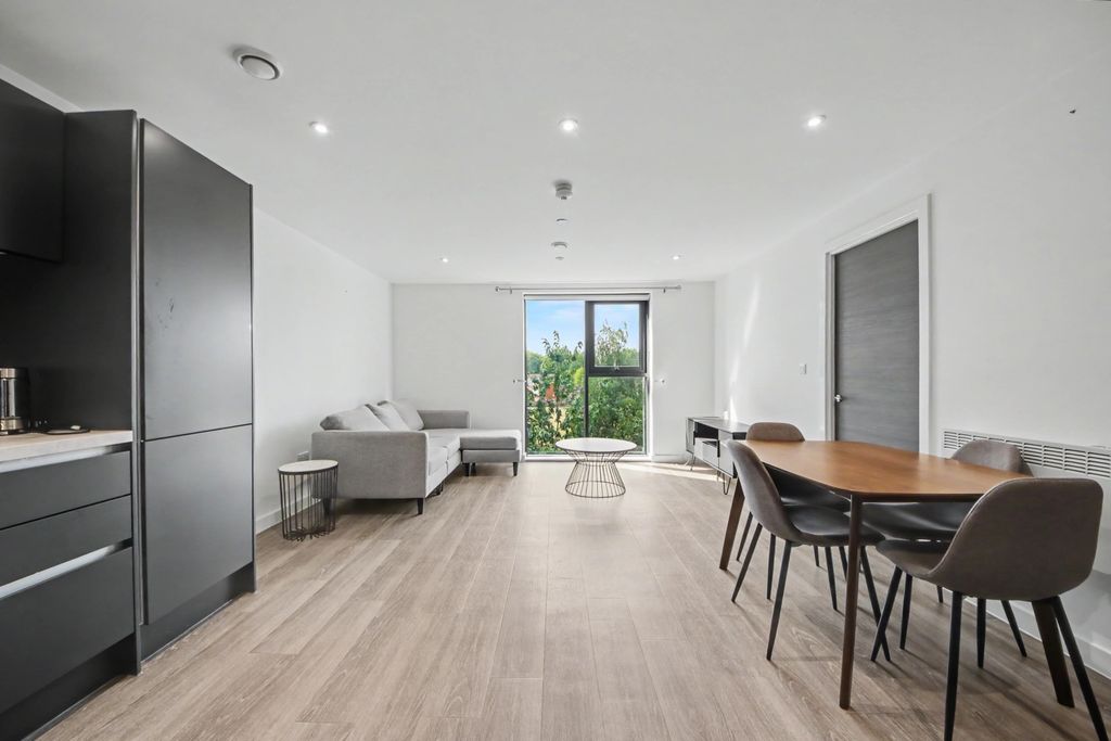 Property photo 1 of 19 Img_9475