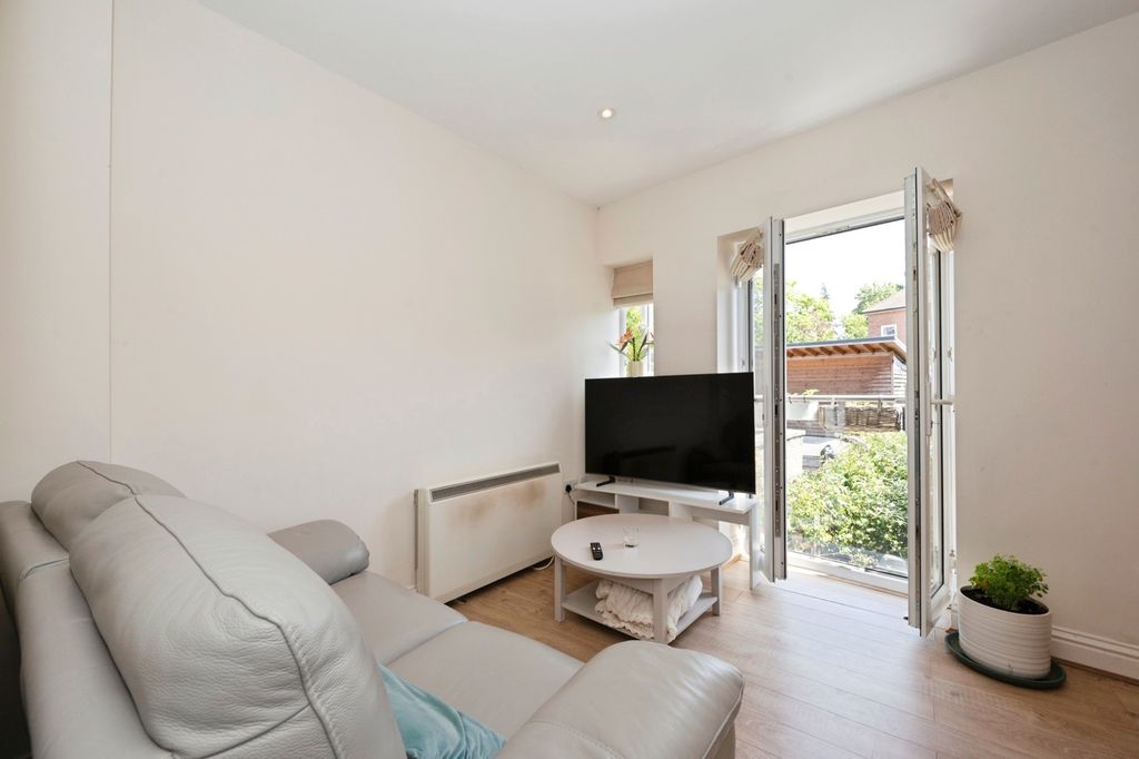 Property photo 3 of 7 Pbox-Img.Jpg