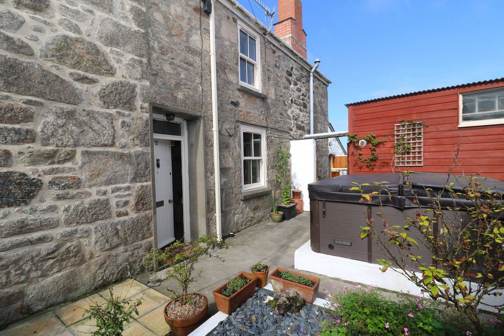 Property photo 1 of 17