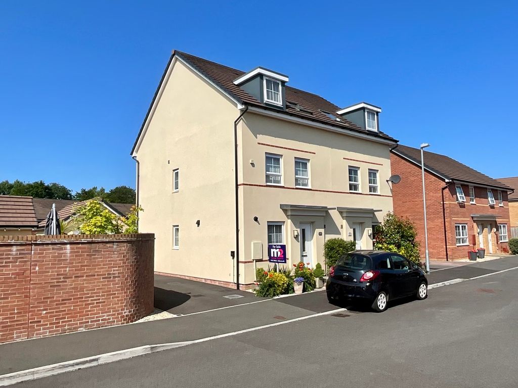 Property photo 1 of 32