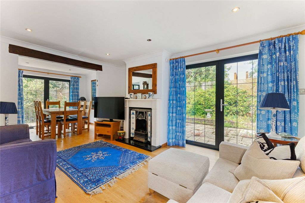 Property photo 2 of 12 Sitting Room