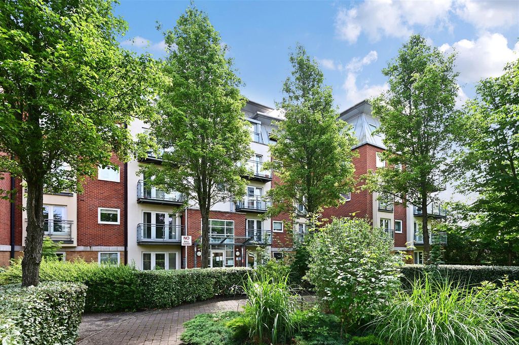 Property photo 1 of 9 Winterthur Way
