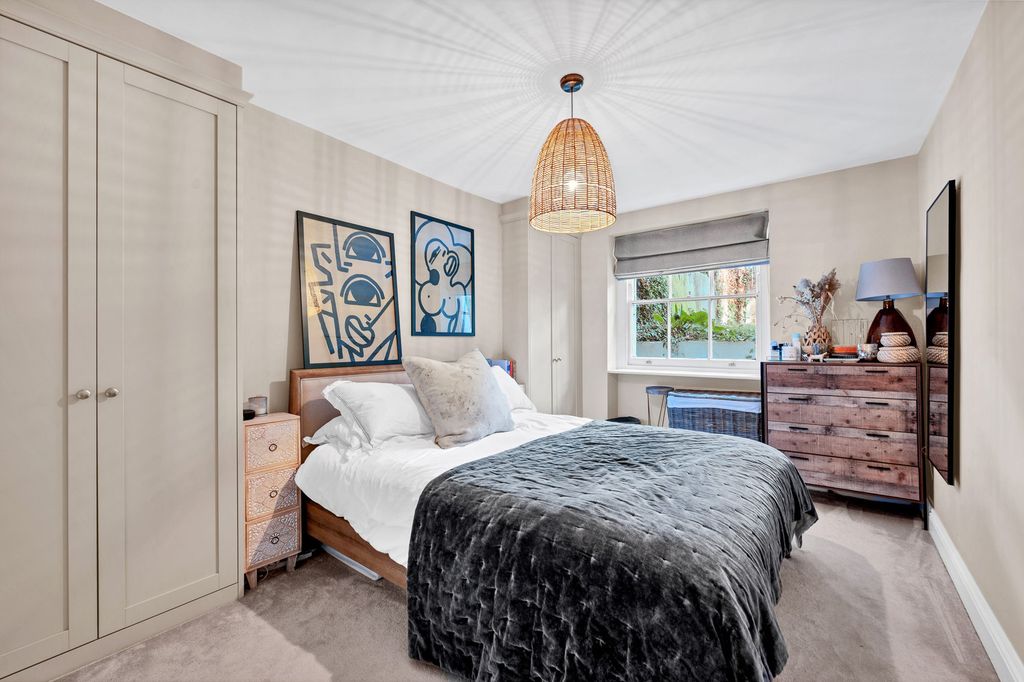 Property photo 2 of 18 Bedroom One