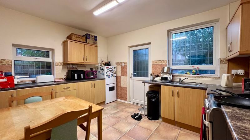 Property photo 3 of 13 Photo 6