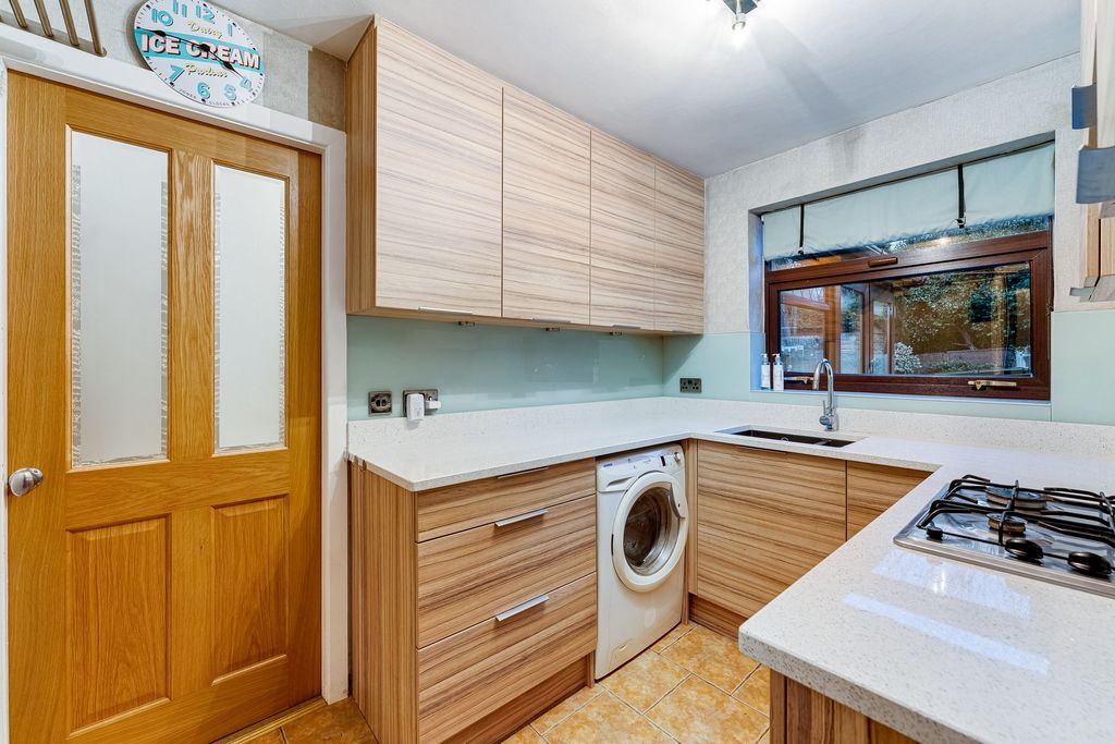 Property photo 3 of 28