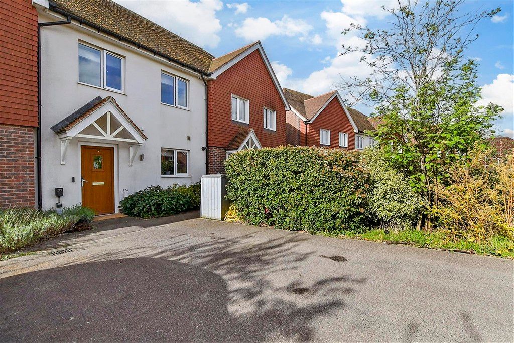 Property photo 2 of 12 External/Driveway/Parking.