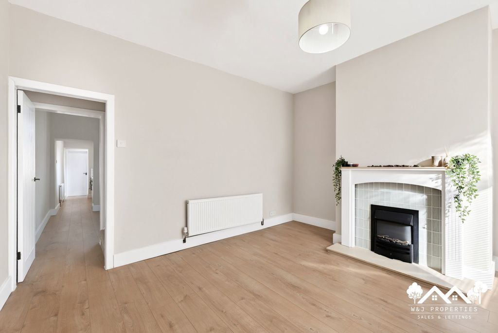 Property photo 2 of 26