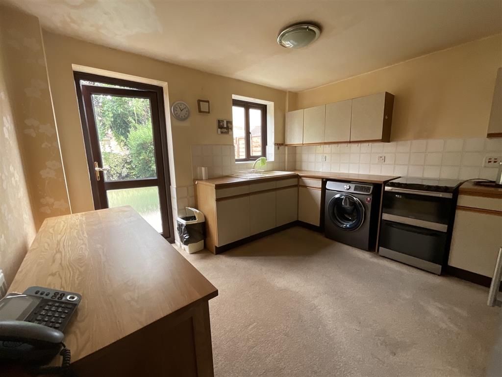 Property photo 3 of 9 Kitchen