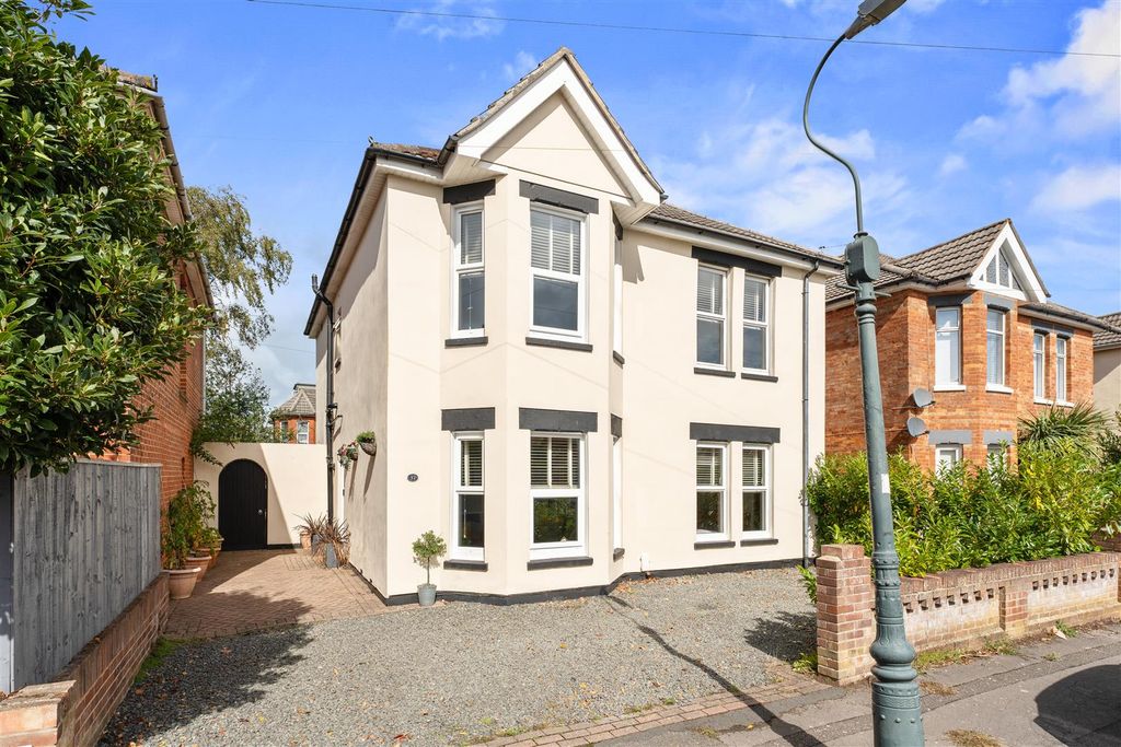 Property photo 1 of 18
