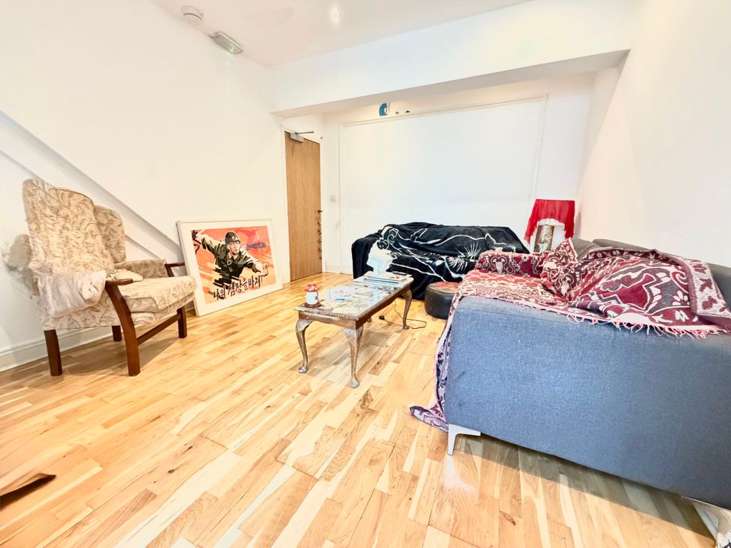 Property photo 3 of 32