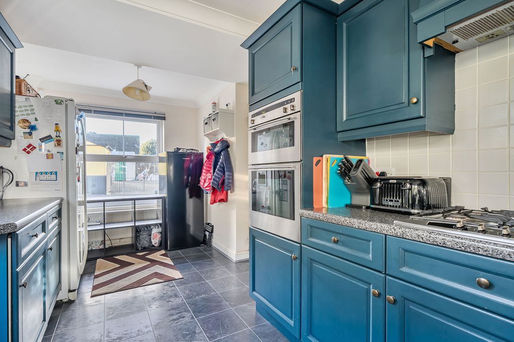 Property photo 3 of 18