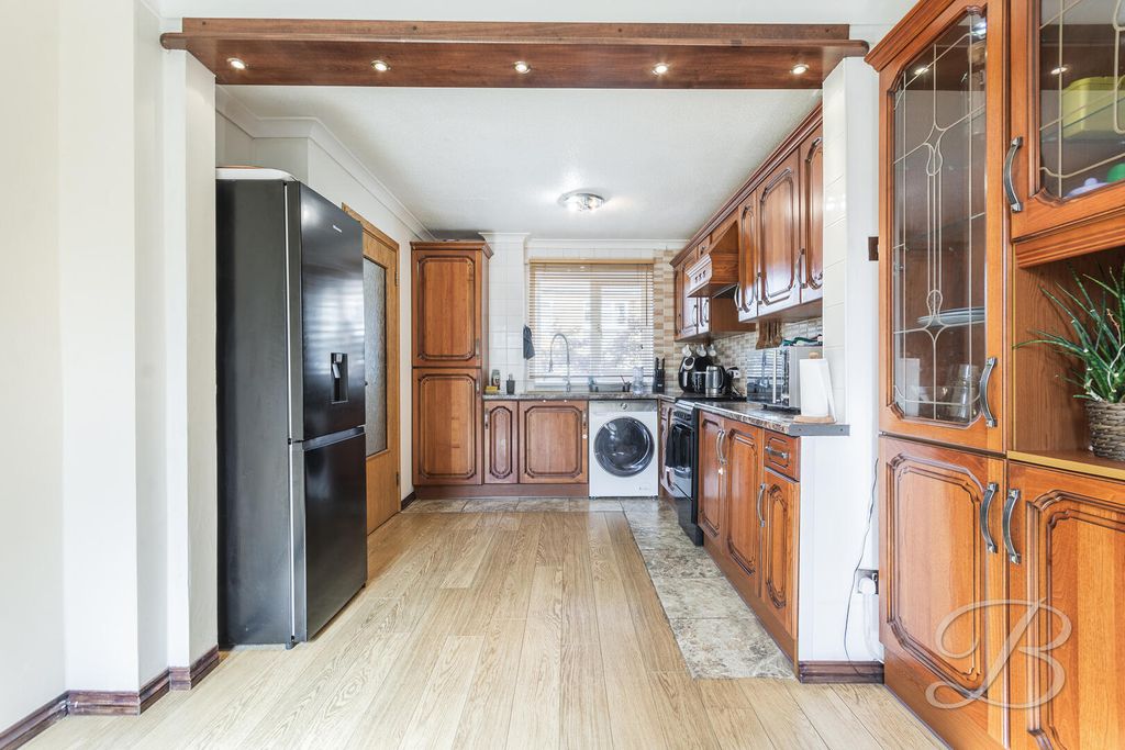 Property photo 3 of 27 Kitchen