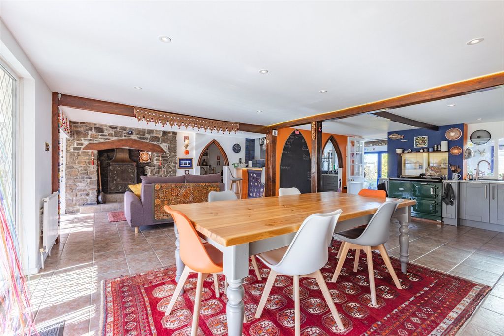 Property photo 3 of 37 Picture No. 18