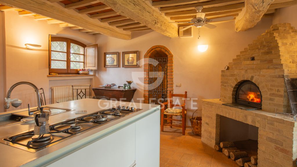Property photo 3 of 12 Interiors