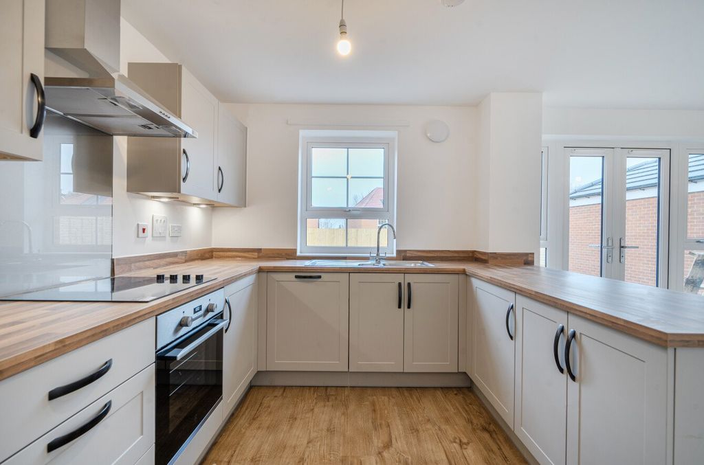 Property photo 3 of 16 Picture 3