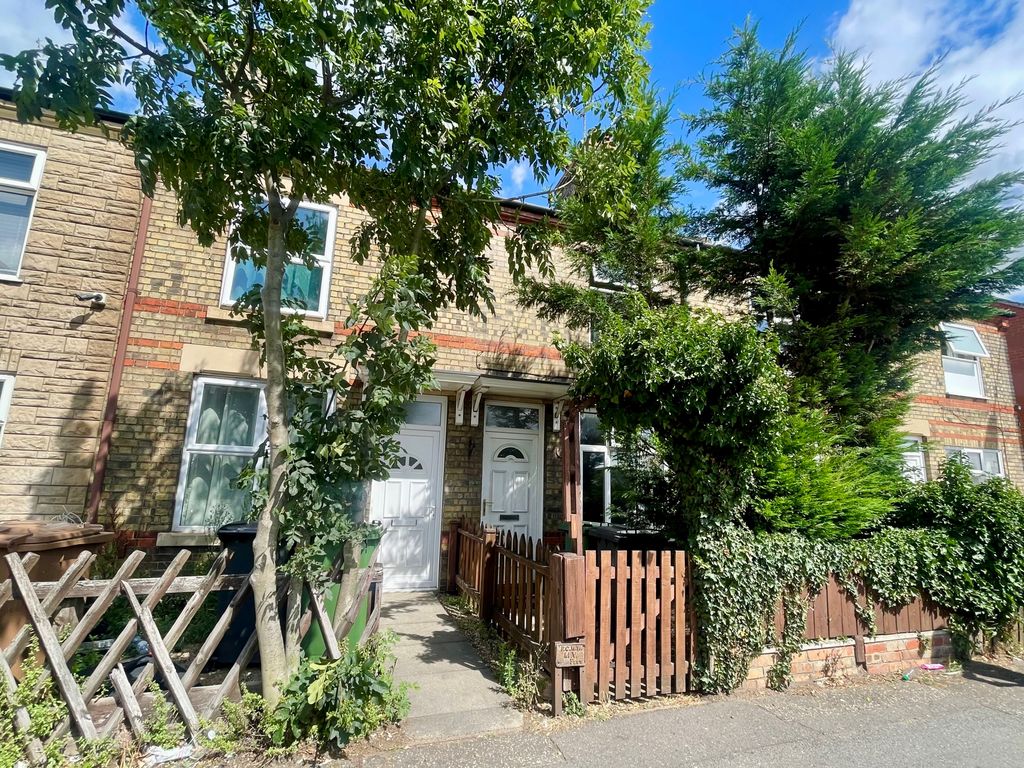 Property photo 1 of 10 Front